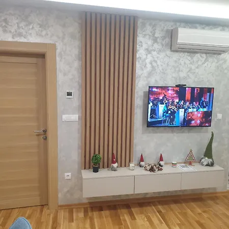 Dnd Lux Sa Garazom *