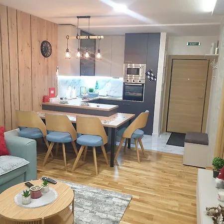 Dnd Lux Sa Garazom *