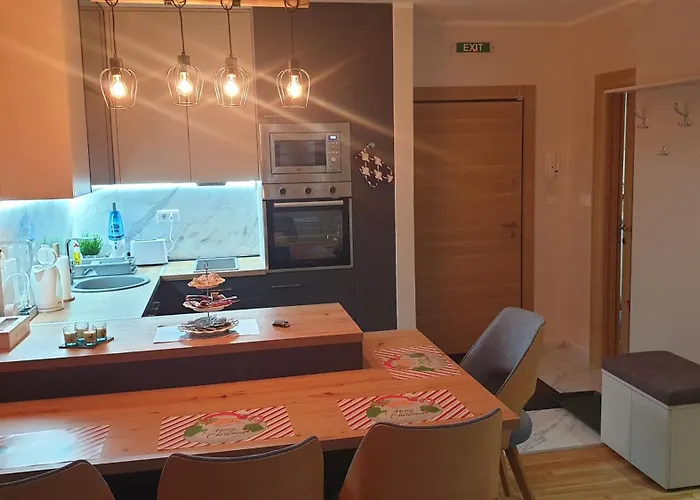 Апартаменты Dnd Lux Sa Garazom *