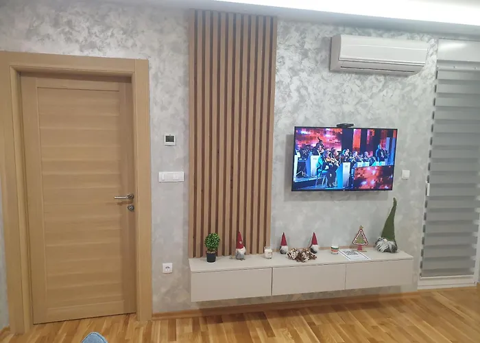 Dnd Lux Sa Garazom *